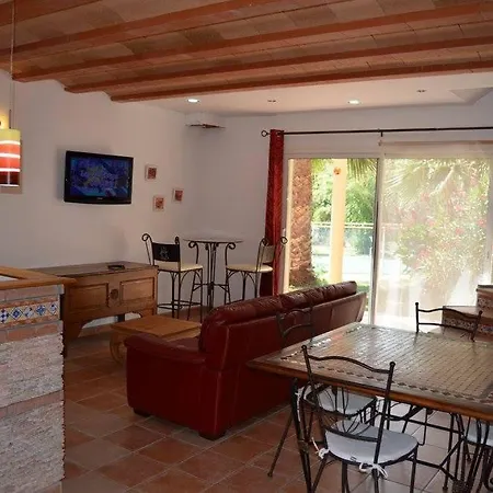 Au Bon Vivre Apartment *