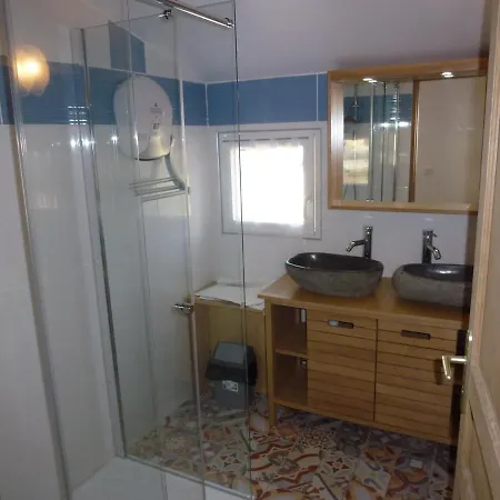 Au Bon Vivre Apartment *